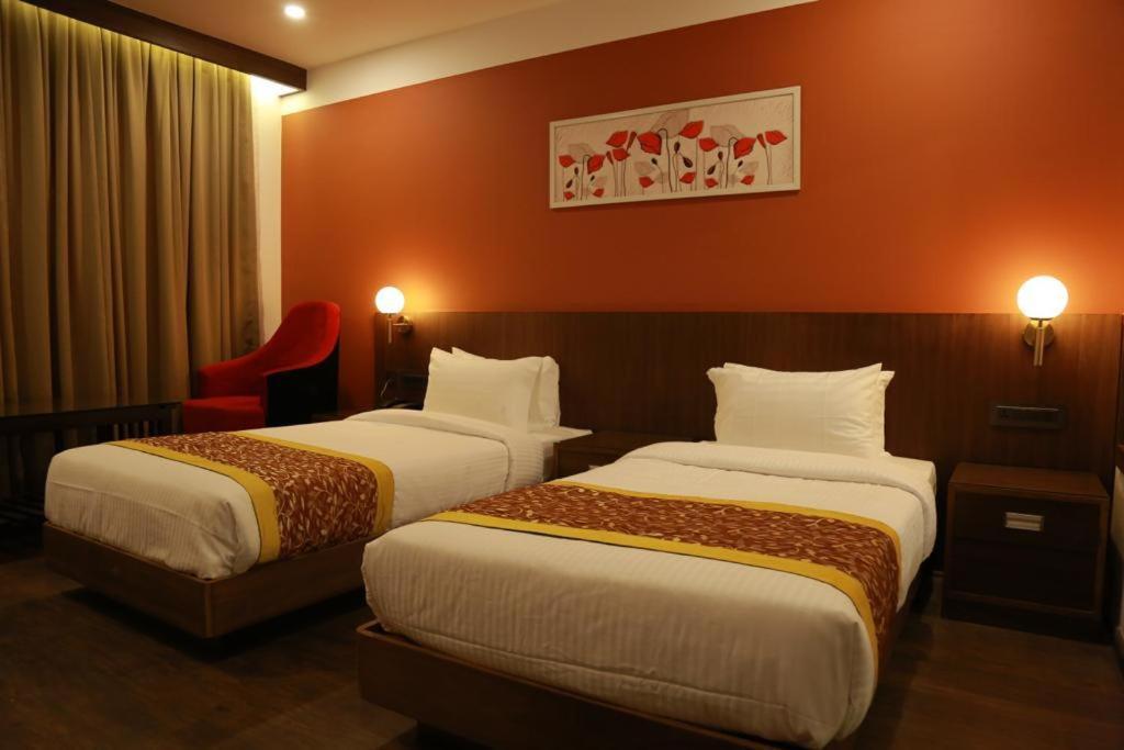 Sky Penta Residency Hotel Iritti ภายนอก รูปภาพ